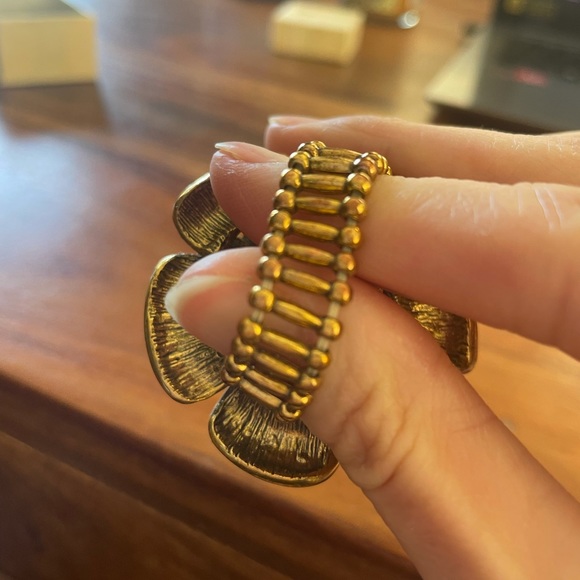 Oversized rhinestone flower cocktail ring - Picture 11 of 11